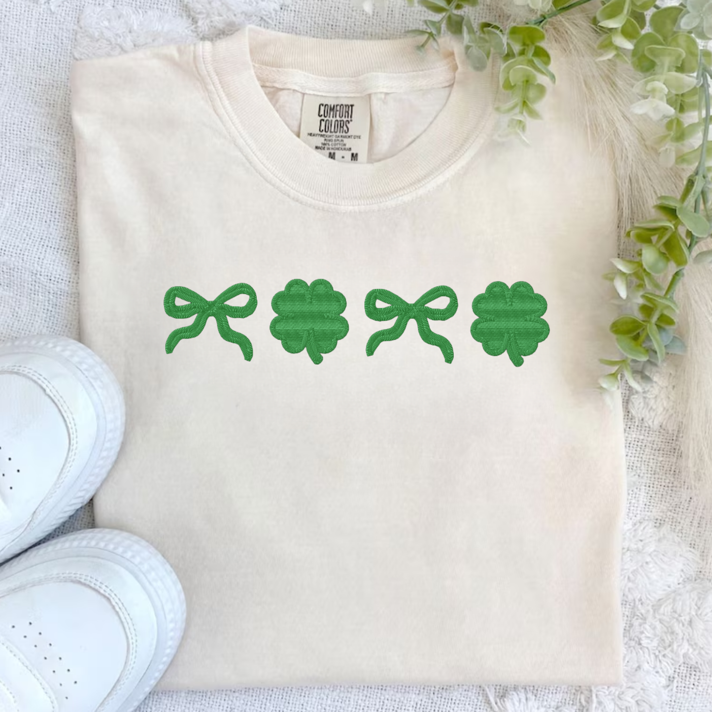 bows and 4 leaf clovers